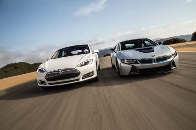 2014-bmw-i8-tesla-model-s-front-end-in-motion