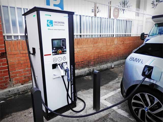 BMW, Daimler y Volkswagen en conversaciones para instalar una red de recarga en Alemania