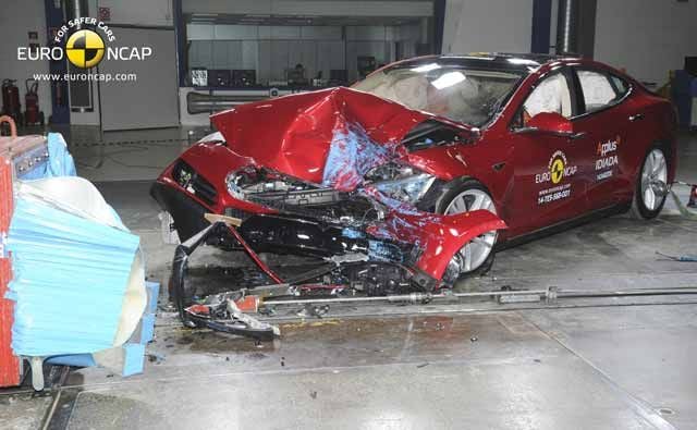 El Tesla Model S y BMW i3 no consiguen la calificación máxima de seguridad del IIHS