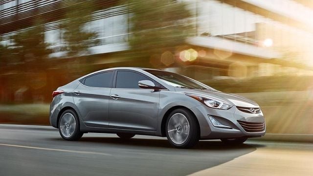 2016-Hyundai-Elantra-side-view