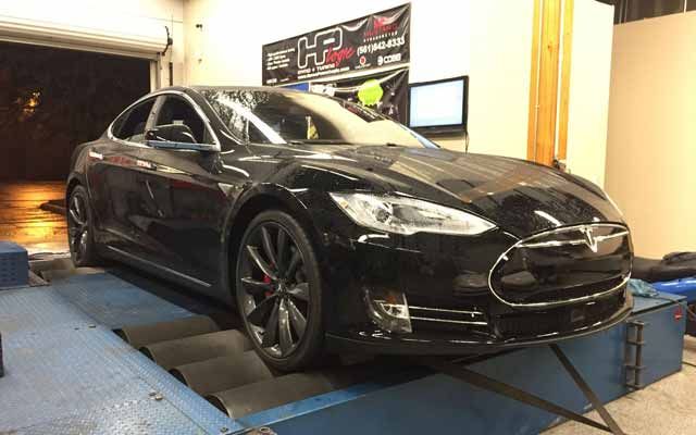 El Tesla Model S P85D pasa por el dinamómetro. Un demencial 1.171Nm de par motor instantáneo