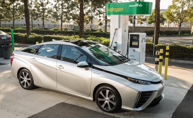 Toyota ordena a sus concesionarios que dejen de vender el Mirai, por falta de lugares donde respostar