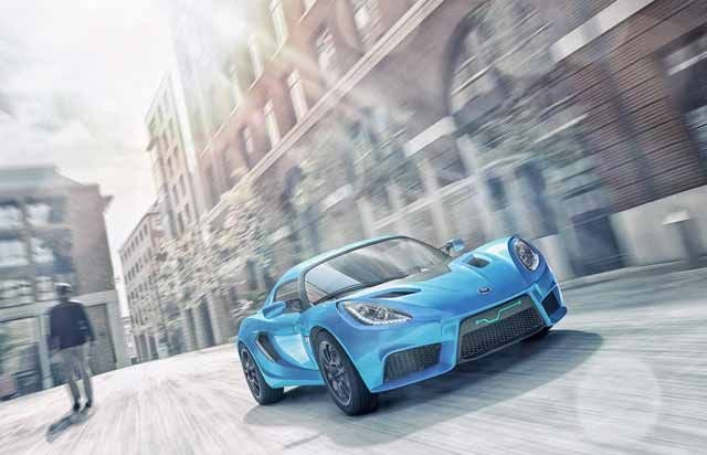 El primer Detroit Electric SP:01 sale de la línea de montaje