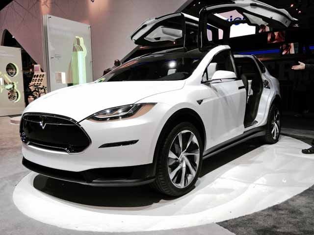 El Tesla Model X comenzará su distribución en septiembre, y Tesla confirma que ya trabaja en el Model III