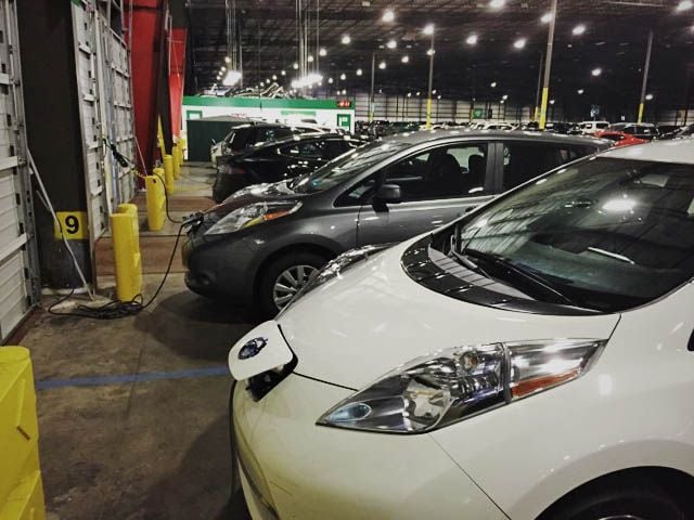 Un aeropuerto ejemplar. 64 puntos de recarga para coches eléctricos