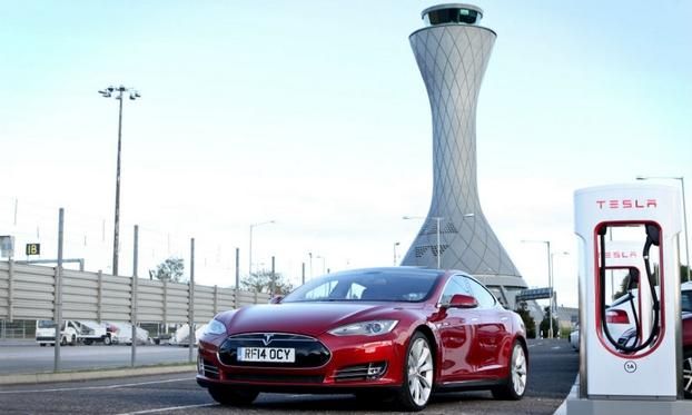 Denuncia contra Tesla en Inglaterra por su despliegue de supercargadores