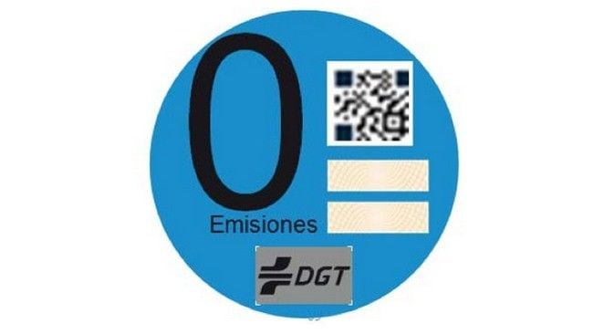 La DGT envía pegatinas identificativas para los coches eléctricos