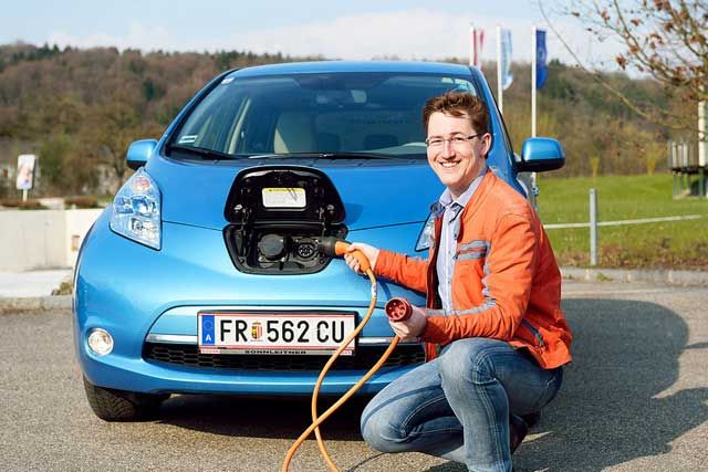 Un cargador interno de 22 kW para el Nissan LEAF