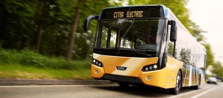 Un autobús eléctrico con su propio supercargador