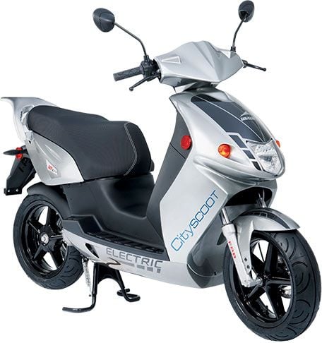 Govecs es el modelo seleccionado por Cityscoot. Cuenta con entre 60 y 100 kms de autonomía