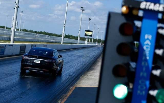 Tesla-P85D-Drag-Strip-16