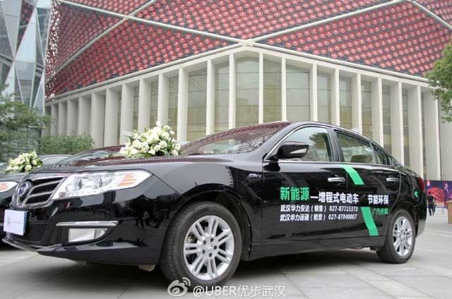 UBER añade coches eléctricos a su flota china