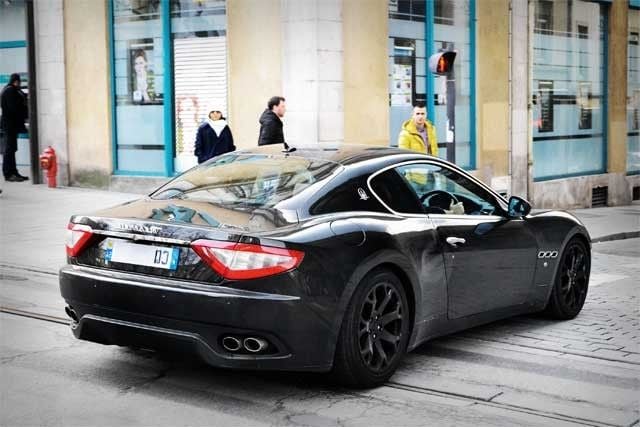 Maserati_GranTurismo_in_Nancy,_France_2013_02