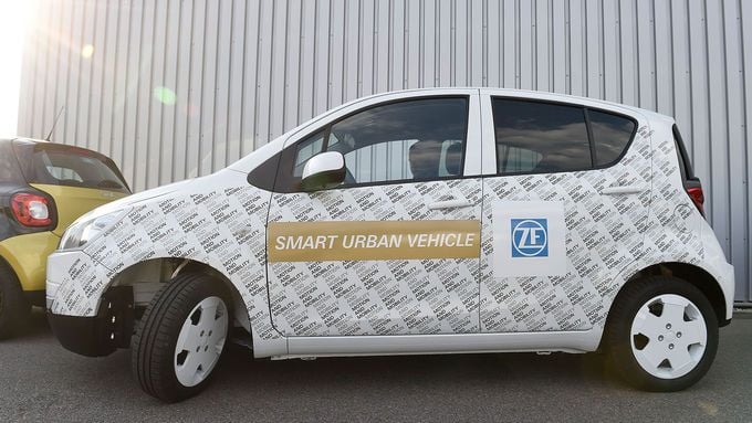 ZF Smart Urban Vehicle. El coche eléctrico que se aparca y se conduce el solo