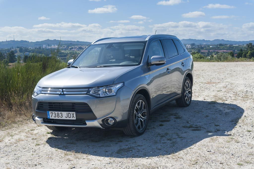 Mitsubishi-Outlander-PHEV-3