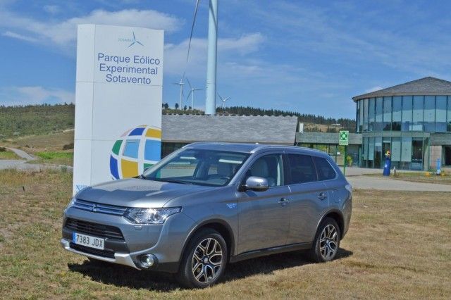 Mitsubishi-Outlander-PHEV-34