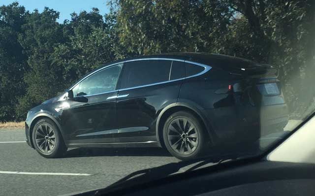 Pillado el Tesla Model X durante sus últimas pruebas. Nuevas fotos del todocamino eléctrico