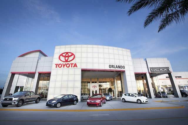 Toyota probará el modelo Tesla, con venta directa mediante internet