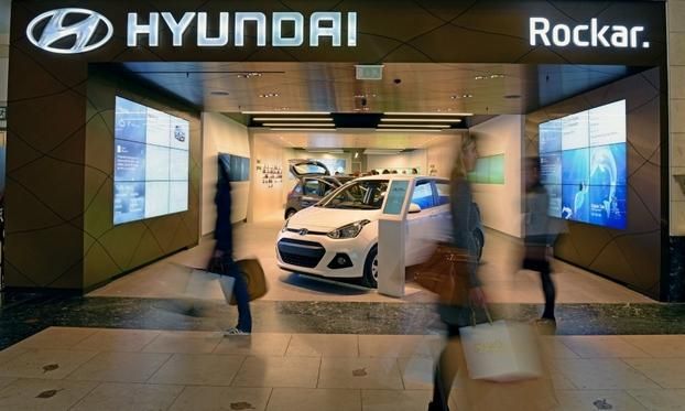 Hyundai prueba en Reino Unido el formato de venta de Tesla, y le gusta