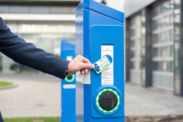 CIRVE arranca la interoperabilidad de sus puntos de recarga rápida para coches eléctricos en las carreteras españolas