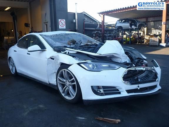 Salvados por el coche más seguro del mundo, el Tesla Model S