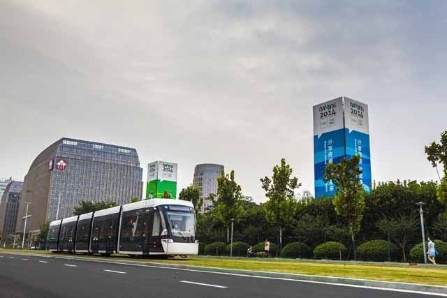 bombardier battery tram