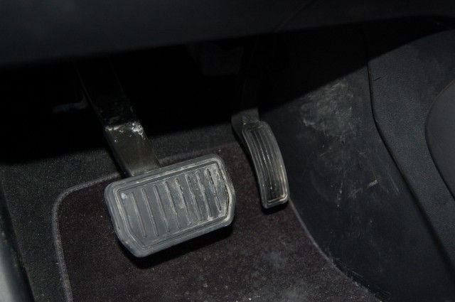 brake-and-accelerator-pedals-of-2013-tesla-model-s-both-pedals-pressed-photo-david-noland_100461467_m