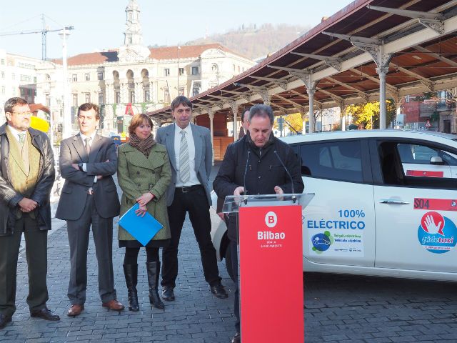 El ayuntamiento de Bilbao pone en marcha una ayuda de 10.000 euros para la compra de taxis eléctricos