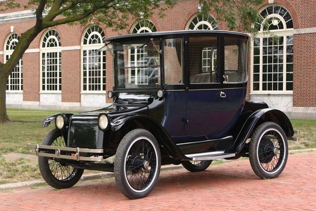 Jay Leno está restaurando un Detroit eléctrico de 1914