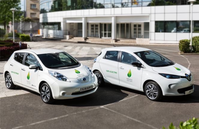 Encuesta. ¿Quién venderá más coches eléctricos en España el próximo año? Nissan LEAF 30 o Renault ZOE 240