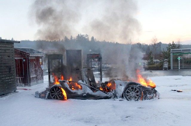 Tesla bursts into flames 3