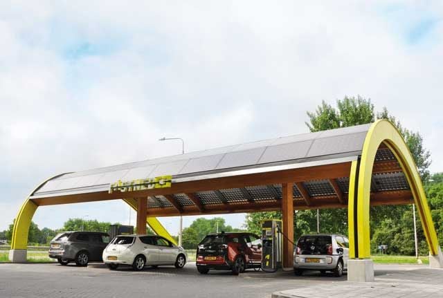 Fastned habla de sus estaciones de recarga rápida del futuro