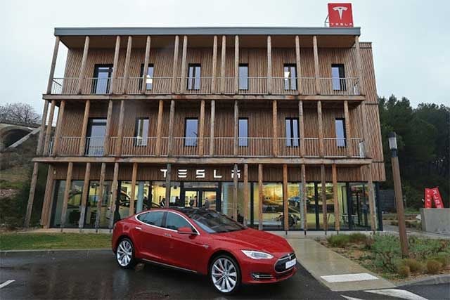 Tesla se prepara para ampliar su red de supercargadores en Europa. ¿Tienda y servicio técnico para 2017 en España?