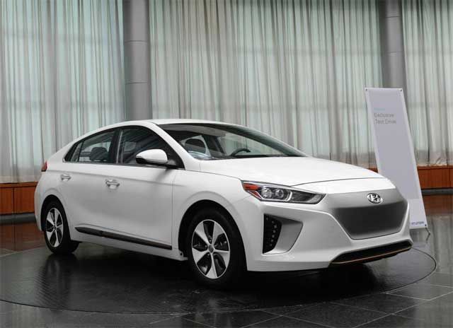 Más detalles del Hyundai Ioniq. Vídeo con las tres versiones, donde se muestra el sistema de recarga