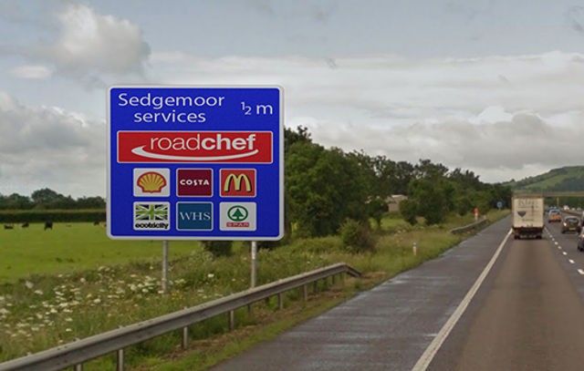 motorway-signs-señales-autopista-ecotricity