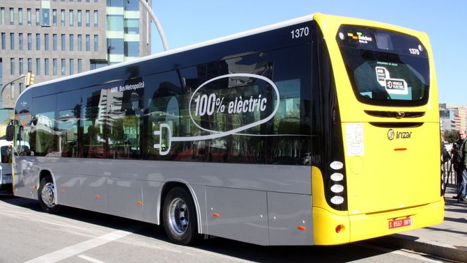 Barcelona incorpora el primer autobús eléctrico de Irizar a la flota nocturna