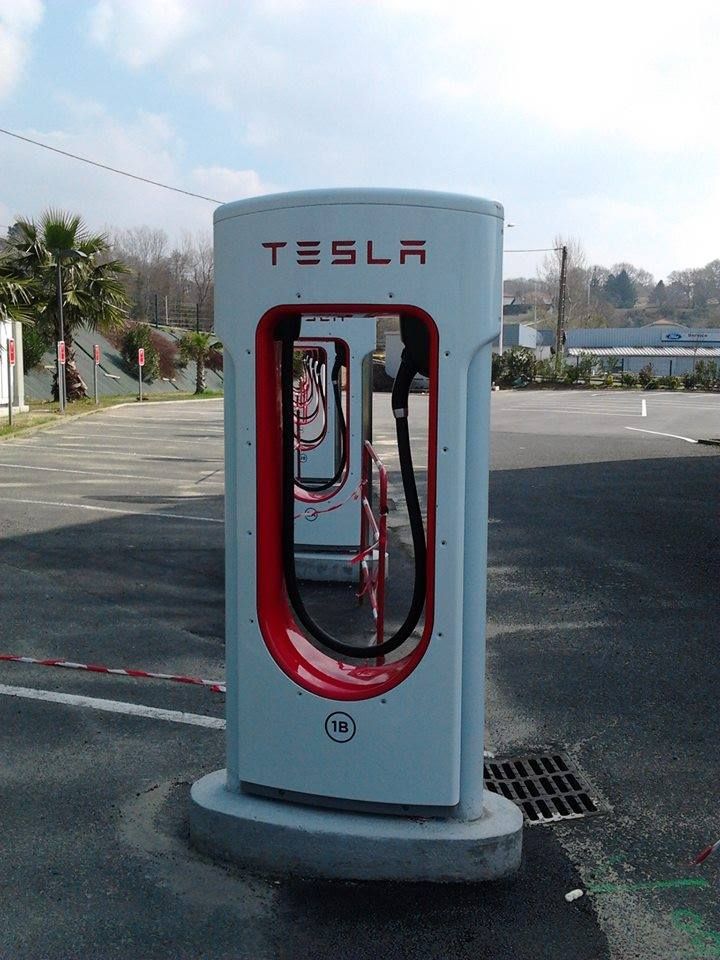 Nuevo supercargador de Tesla en España. Tortosa, Tarragona