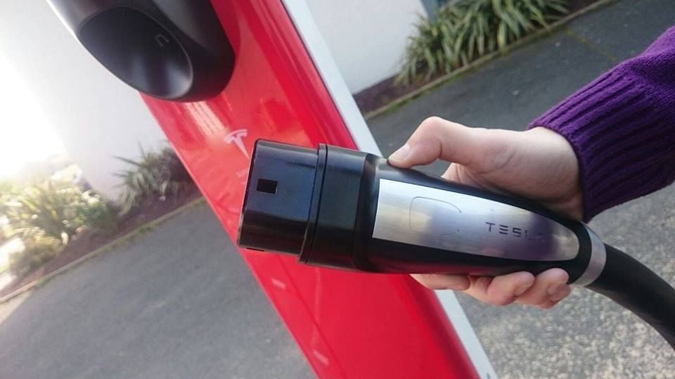 Tesla en conversaciones con las redes de gasolineras para instalar cargadores rápidos