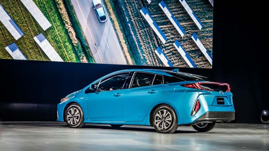 2017-toyota-prius-prime-nyias-3