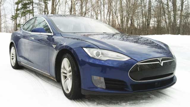 Un Tesla Model S y una casa independiente energéticamente