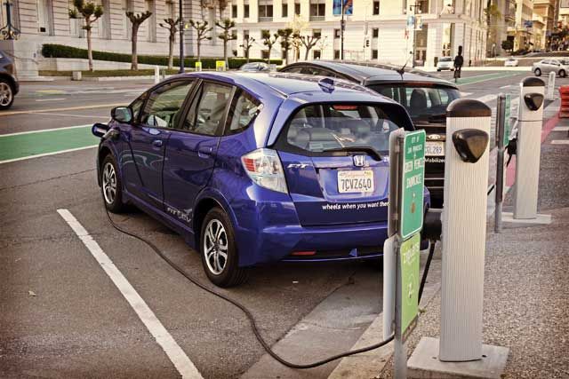 El estado de California quiere 4,2 millones de coches eléctricos en la carretera para 2030