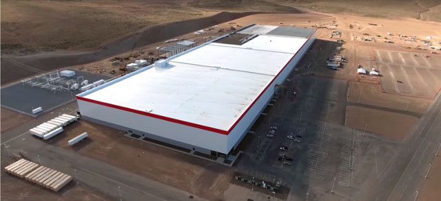 La gigafábrica de baterías de Tesla podría triplicar su producción estimada. Nuevas celdas 20700