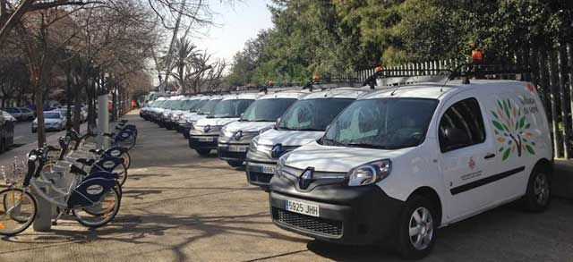 Los Agricultores de la Vega de Valencia electrifican su flota con 20 coches eléctricos de Renault