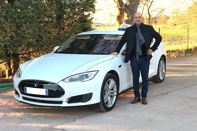 Tesla Model S Taxi