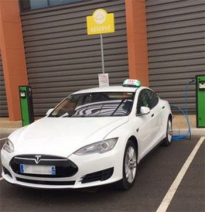 taxi-electrique-tesla-recharge