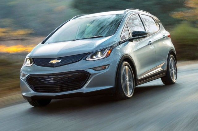 2017-Chevrolet-Bolt-EV-front-view-on-road