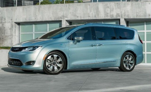 2017_Chrysler_Pacifica-668x4091