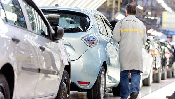 ¿Debe el contribuyente pagar las ayudas al coche eléctrico?