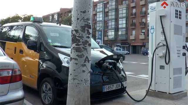 Puntos de recarga en el trabajo. AMB instala puntos para los usuarios de coches eléctricos de TV3 y Catalunya Ràdio