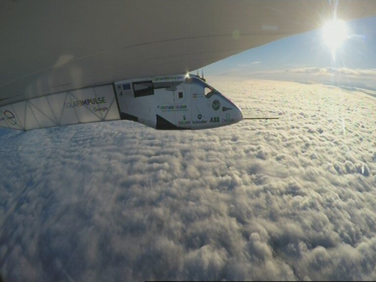 El Solar Impulse 2 vuela sobre el Atlántico con destino a Sevilla